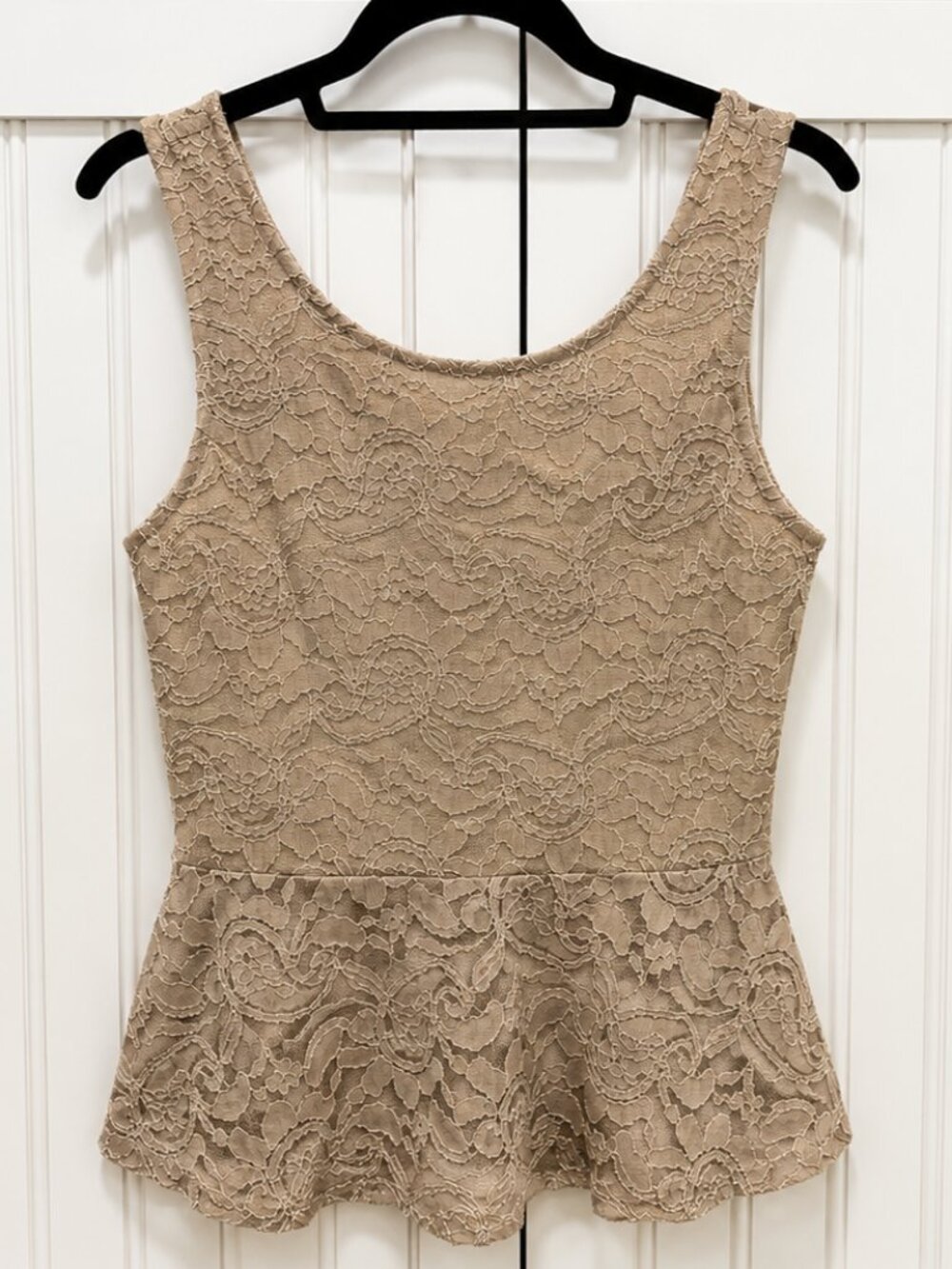 Forever 21 NWT Beige Lace Peplum Bow Back Sleeveless Top Feminine Dressy Blouse